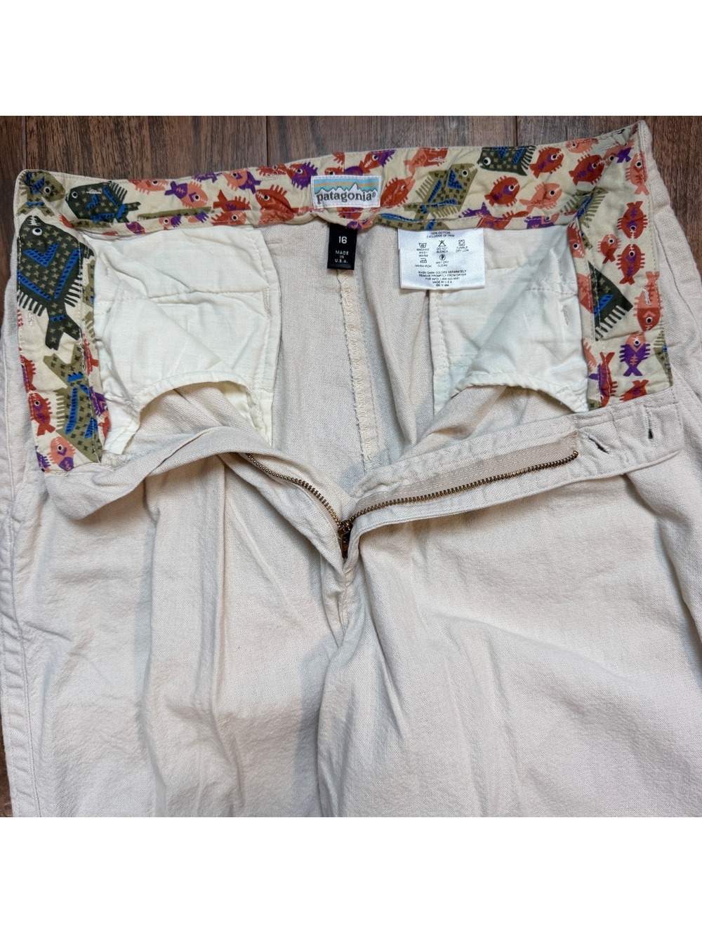 Vintage 90s Patagonia Pleated Canvas Chino Pants Fish Print Lining Cream USA 16